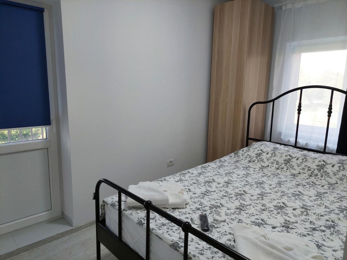 Vila De Pe Lac Amara Exterior foto